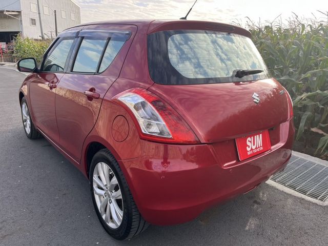 超低里程 時跑七萬KM 市區代步的好選擇  有I-KEY 安卓機 倒車顯影  第4張相片