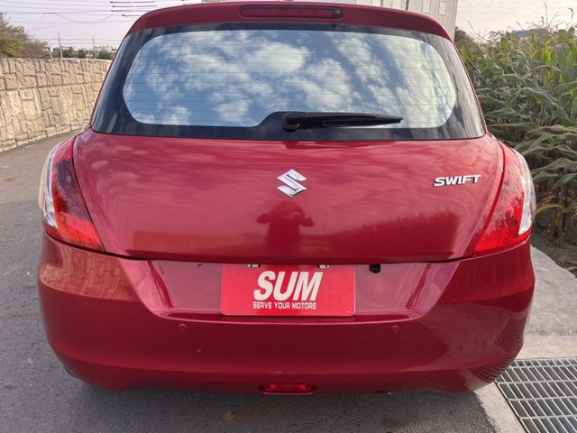 超低里程 時跑七萬KM 市區代步的好選擇  有I-KEY 安卓機 倒車顯影  第6張相片