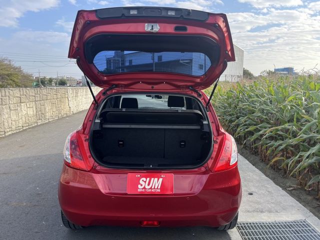 超低里程 時跑七萬KM 市區代步的好選擇  有I-KEY 安卓機 倒車顯影  第7張相片