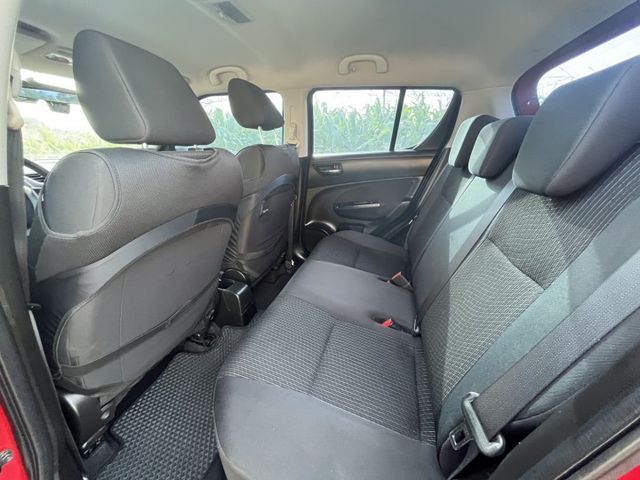 超低里程 時跑七萬KM 市區代步的好選擇  有I-KEY 安卓機 倒車顯影  第11張相片