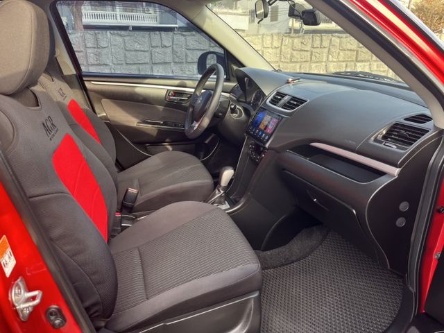 超低里程 時跑七萬KM 市區代步的好選擇  有I-KEY 安卓機 倒車顯影  第12張相片