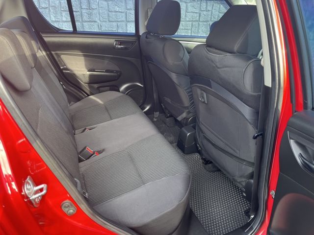 超低里程 時跑七萬KM 市區代步的好選擇  有I-KEY 安卓機 倒車顯影  第13張相片