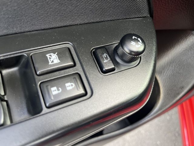 超低里程 時跑七萬KM 市區代步的好選擇  有I-KEY 安卓機 倒車顯影  第16張相片