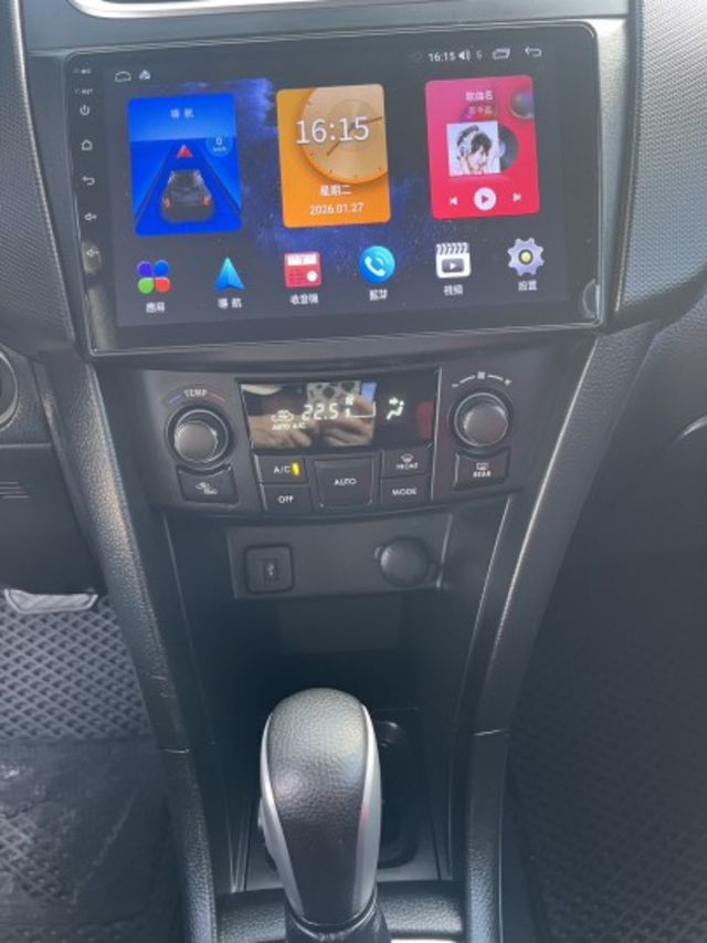 超低里程 時跑七萬KM 市區代步的好選擇  有I-KEY 安卓機 倒車顯影  第17張相片