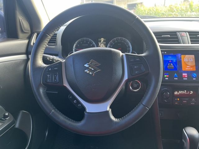 超低里程 時跑七萬KM 市區代步的好選擇  有I-KEY 安卓機 倒車顯影  第18張相片