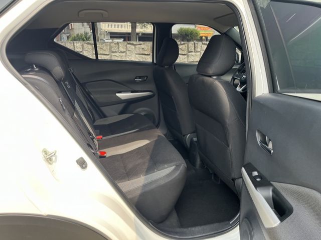 超低里程的都會小休旅~輕鬆入主~保固+認證安心購買  第12張相片