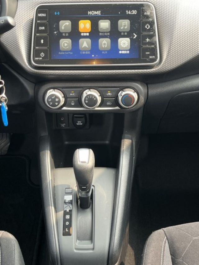 超低里程的都會小休旅~輕鬆入主~保固+認證安心購買  第14張相片