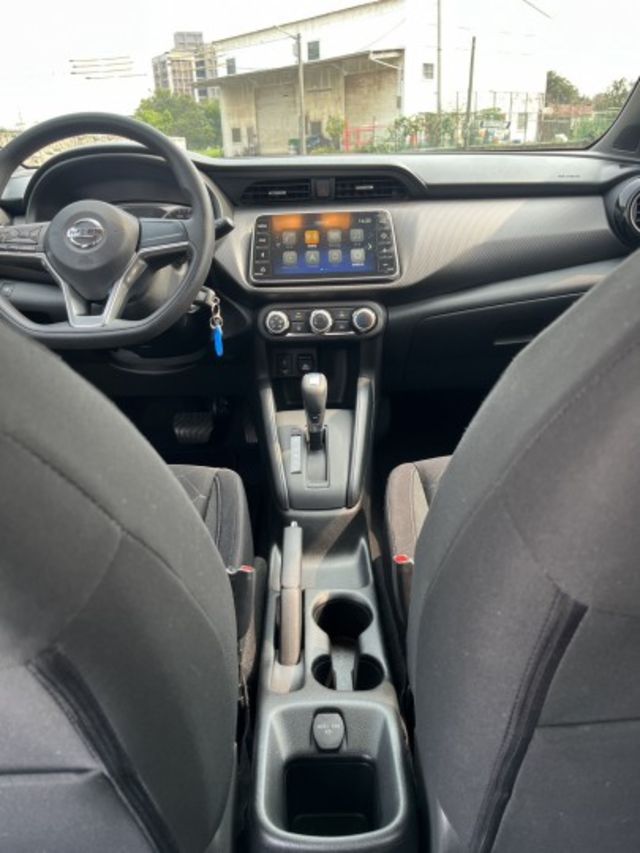 超低里程的都會小休旅~輕鬆入主~保固+認證安心購買  第15張相片