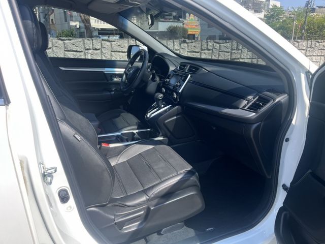 原鈑件.低里程就是王道~VTi版~有摸門解鎖 .定速.ACC主動跟車等配備超級滿~年份也超新~這價格把握起來  第11張相片