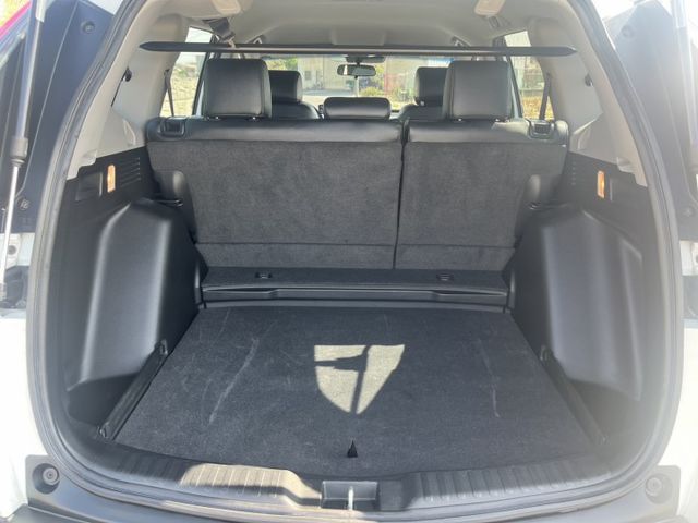 原鈑件.低里程就是王道~VTi版~有摸門解鎖 .定速.ACC主動跟車等配備超級滿~年份也超新~這價格把握起來  第17張相片