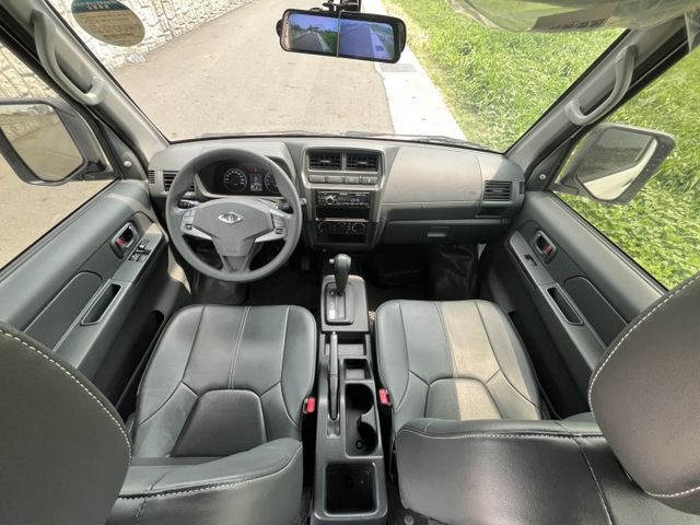 沒錯!!真的只跑8000km!!就是一台新車中古車價 自排8人座 稀有釋出 ABS 盲點 定速 後座冷氣 尋跡防滑配備滿  第7張相片