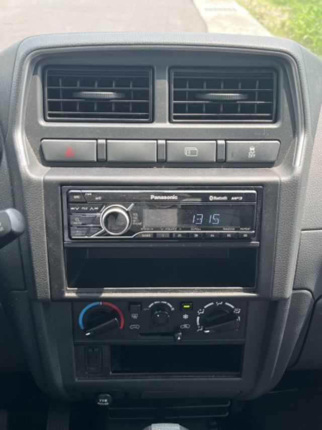 沒錯!!真的只跑8000km!!就是一台新車中古車價 自排8人座 稀有釋出 ABS 盲點 定速 後座冷氣 尋跡防滑配備滿  第13張相片