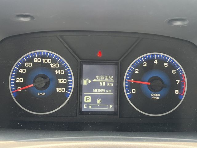 沒錯!!真的只跑8000km!!就是一台新車中古車價 自排8人座 稀有釋出 ABS 盲點 定速 後座冷氣 尋跡防滑配備滿  第16張相片