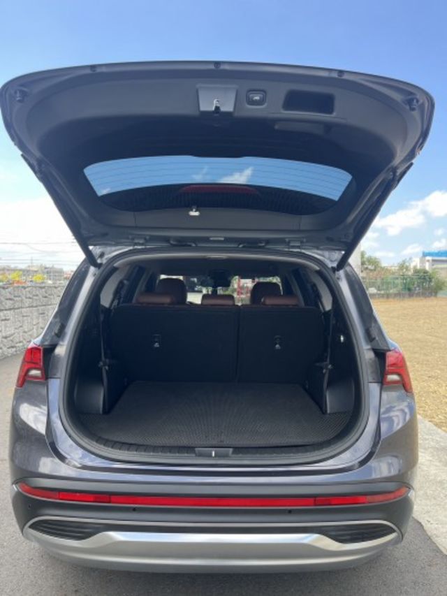 七人座 1.6油電 C款新車177.9有ACC.車道偏離.環景.盲點.雙前電動椅.電尾門....女用一手車 原版件+保固  第19張相片