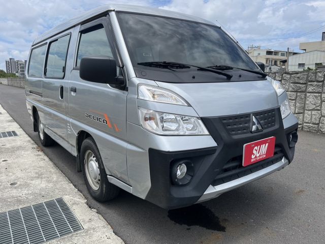 ~自排~八人座~只跑3萬km~  第2張相片