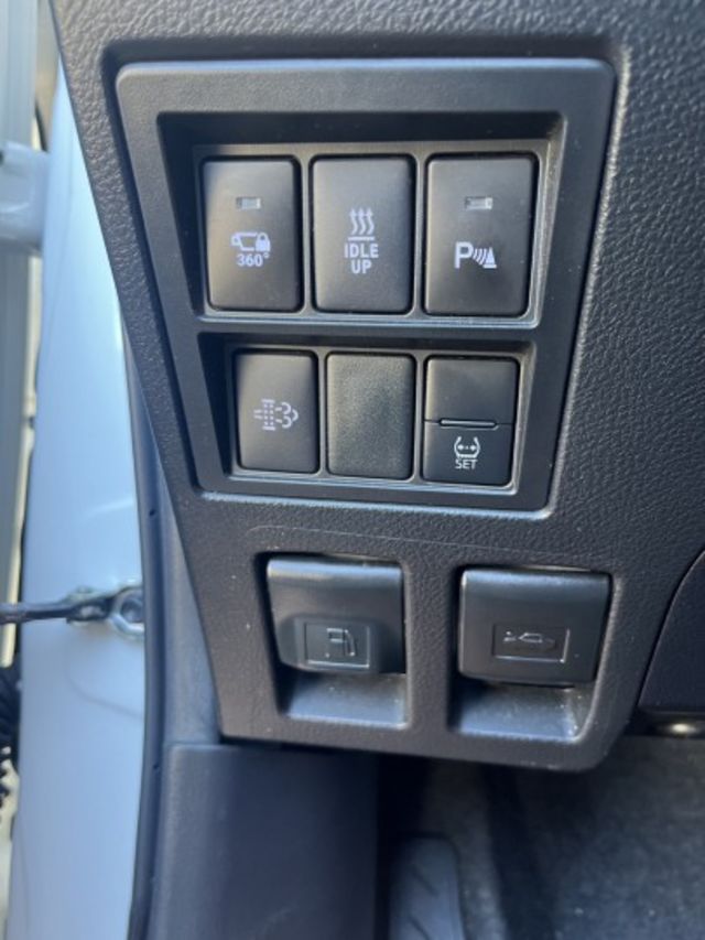超級美的皮卡 全車原件無改裝 乾淨如新 無走工地無朔溪 底盤超乾淨漂亮  第15張相片