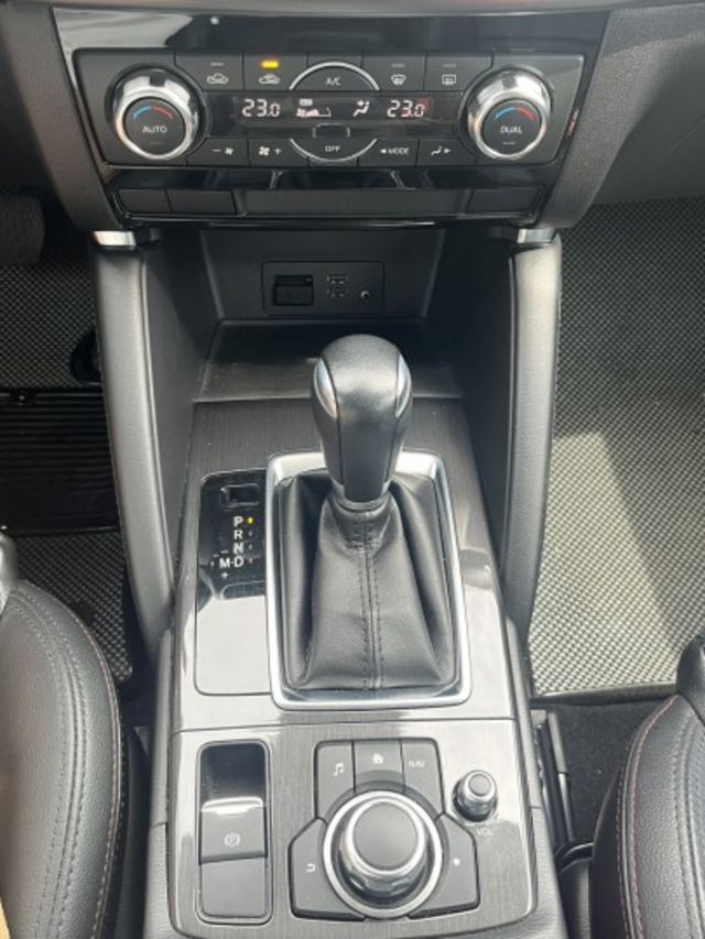 全網最低里程 CP值破表的休旅車  I KEY 定速 盲點 倒車顯影 電動椅等配備滿滿  原廠引擎終身保固 安全又安心  第13張相片