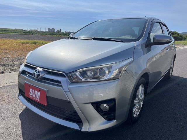 頂規豪華型 免鑰匙啟動 恆溫 倒車顯影 女用一手車 有認證可保固 最優質的代步五門小房車  第1張相片