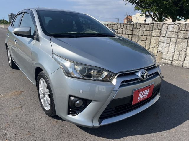 頂規豪華型 免鑰匙啟動 恆溫 倒車顯影 女用一手車 有認證可保固 最優質的代步五門小房車  第2張相片