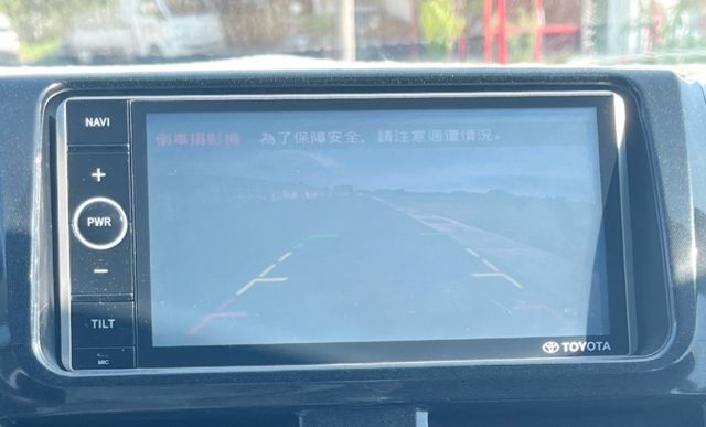 頂規豪華型 免鑰匙啟動 恆溫 倒車顯影 女用一手車 有認證可保固 最優質的代步五門小房車  第12張相片