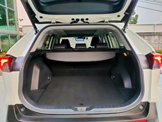 TOYOTA豐田 RAV4  第8張相片