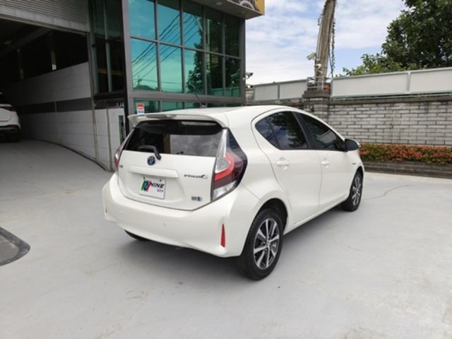 TOYOTA豐田 PRIUS C  第2張相片