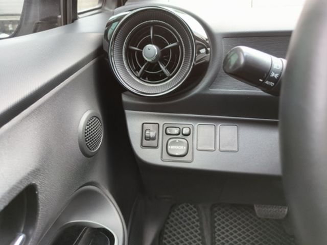 TOYOTA豐田 PRIUS C  第8張相片