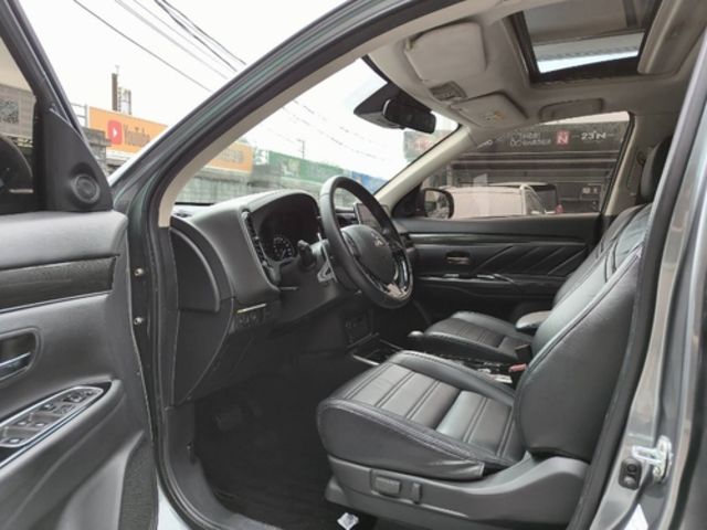 MITSUBISHI三菱 OUTLANDER  第13張相片