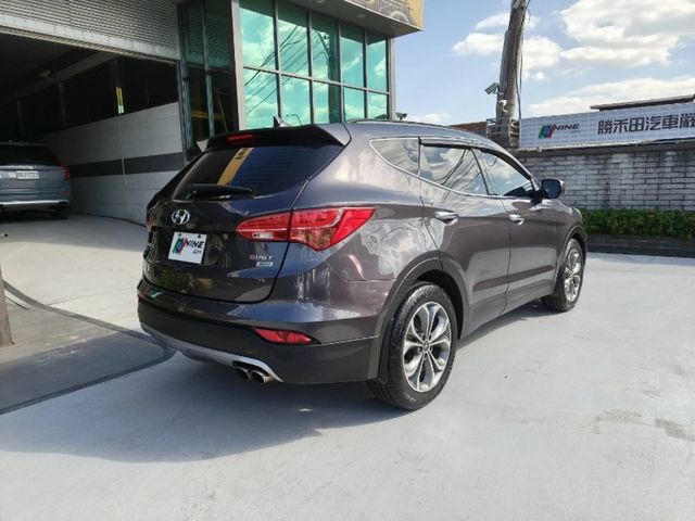 HYUNDAI現代 SANTA FE  第2張相片