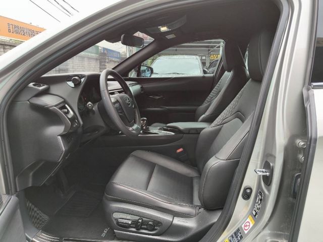 LEXUS凌志 UX200  第8張相片