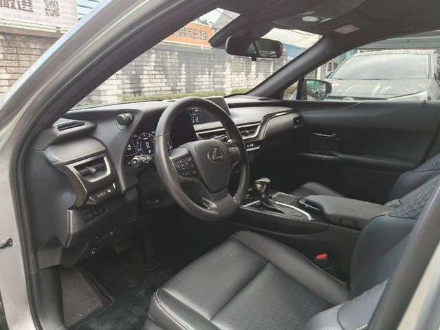 LEXUS凌志 UX200  第14張相片