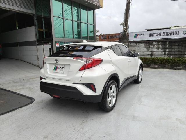 TOYOTA豐田 C-HR  第2張相片