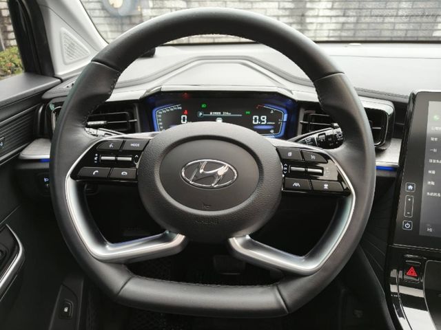 HYUNDAI現代 CUSTIN  第14張相片