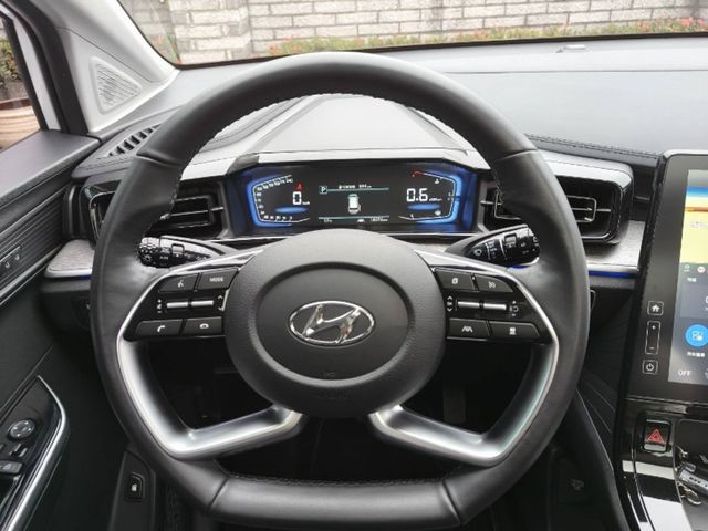 HYUNDAI現代 CUSTIN  第27張相片