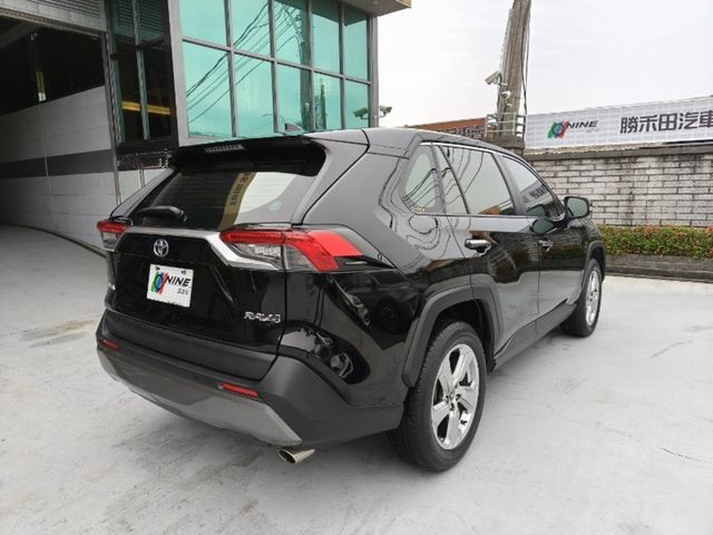 TOYOTA豐田 RAV4  第2張相片