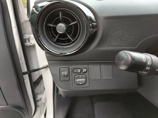 TOYOTA豐田 PRIUS C  第7張相片