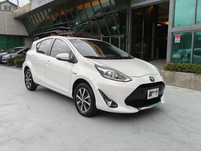 TOYOTA豐田 PRIUS C  第15張相片
