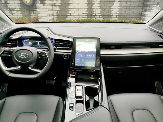HYUNDAI現代 CUSTIN  第5張相片