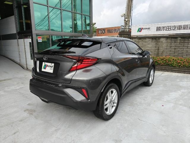 TOYOTA豐田 C-HR  第2張相片