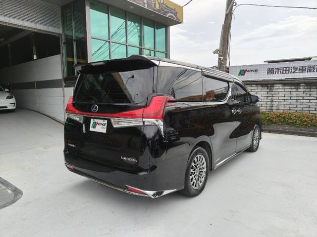 LEXUS凌志 LM300H  第2張相片