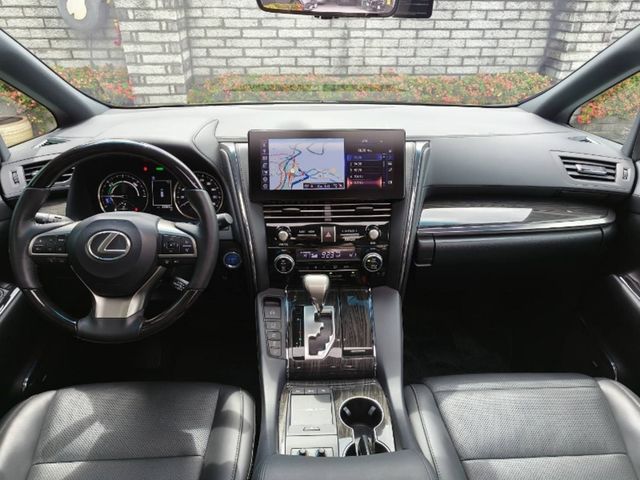 LEXUS凌志 LM300H  第5張相片