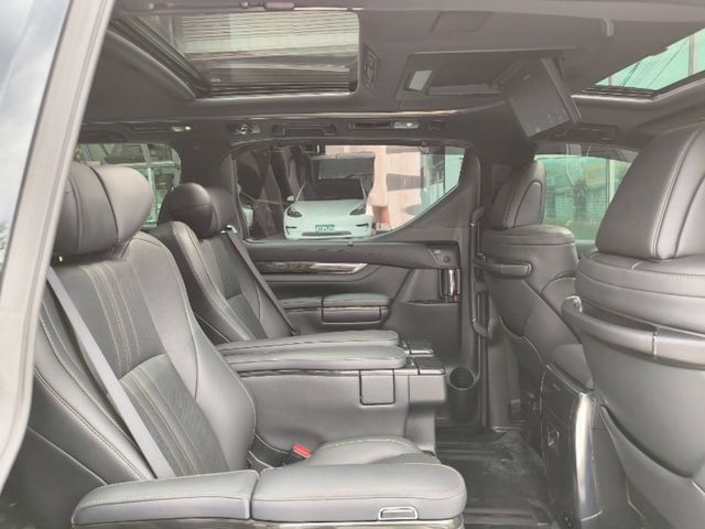 LEXUS凌志 LM300H  第9張相片