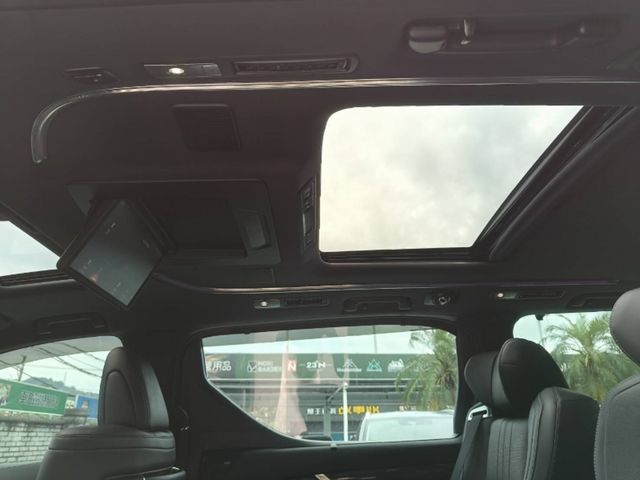 LEXUS凌志 LM300H  第10張相片