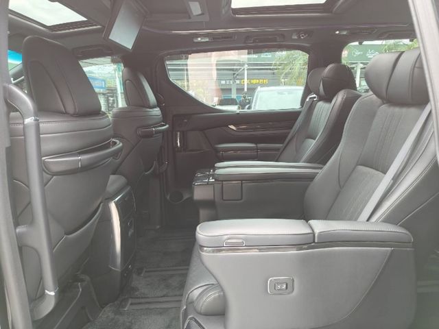 LEXUS凌志 LM300H  第11張相片
