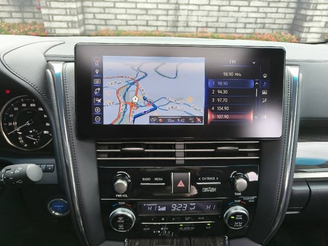 LEXUS凌志 LM300H  第14張相片
