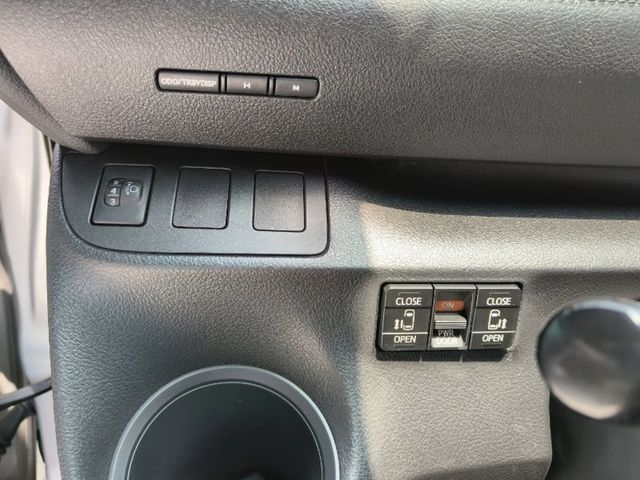 TOYOTA豐田 SIENTA  第7張相片
