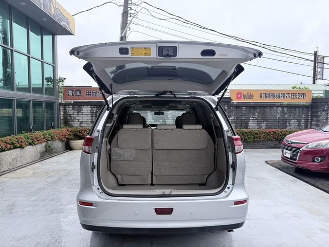 TOYOTA豐田 PREVIA  第9張相片