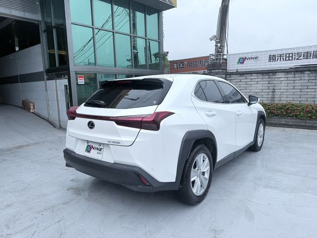 LEXUS凌志 UX250H  第2張相片