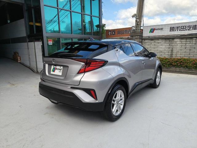 TOYOTA豐田 C-HR  第2張相片