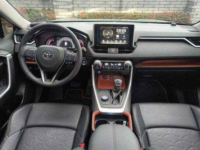 TOYOTA豐田 RAV4  第5張相片